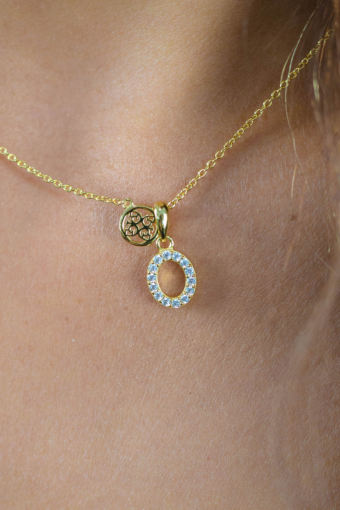 LUXURY LETTERS O INITIAL PENDANT GOLD