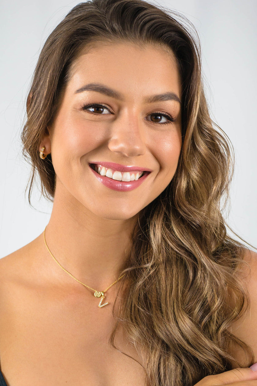 LUXURY LETTERS V INITIAL PENDANT GOLD
