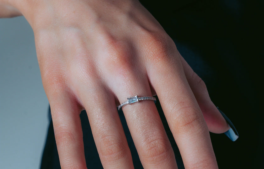 MIKA BAGUETTE RING