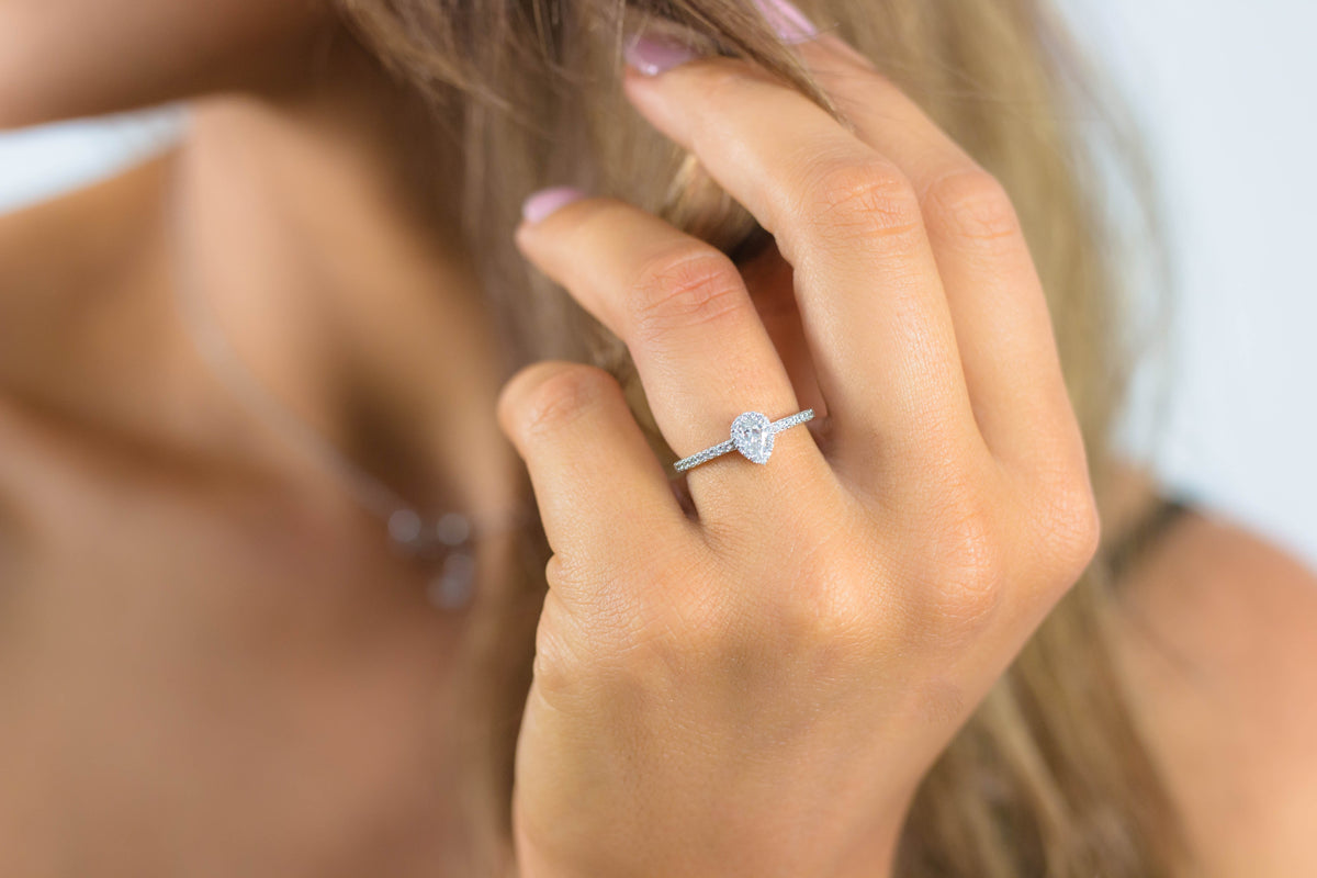 OVAL HALO RING