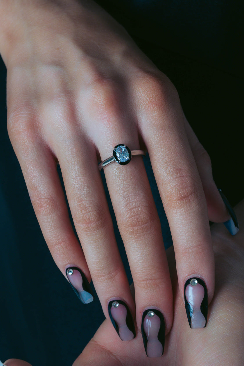 REFLECTION OVAL RING SILVER & BLACK ENAMEL
