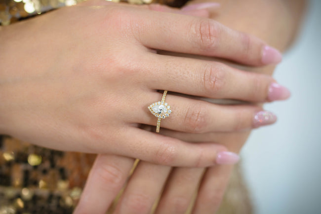 A CHRISTMAS JOURNEY ELEGANT RING GOLD