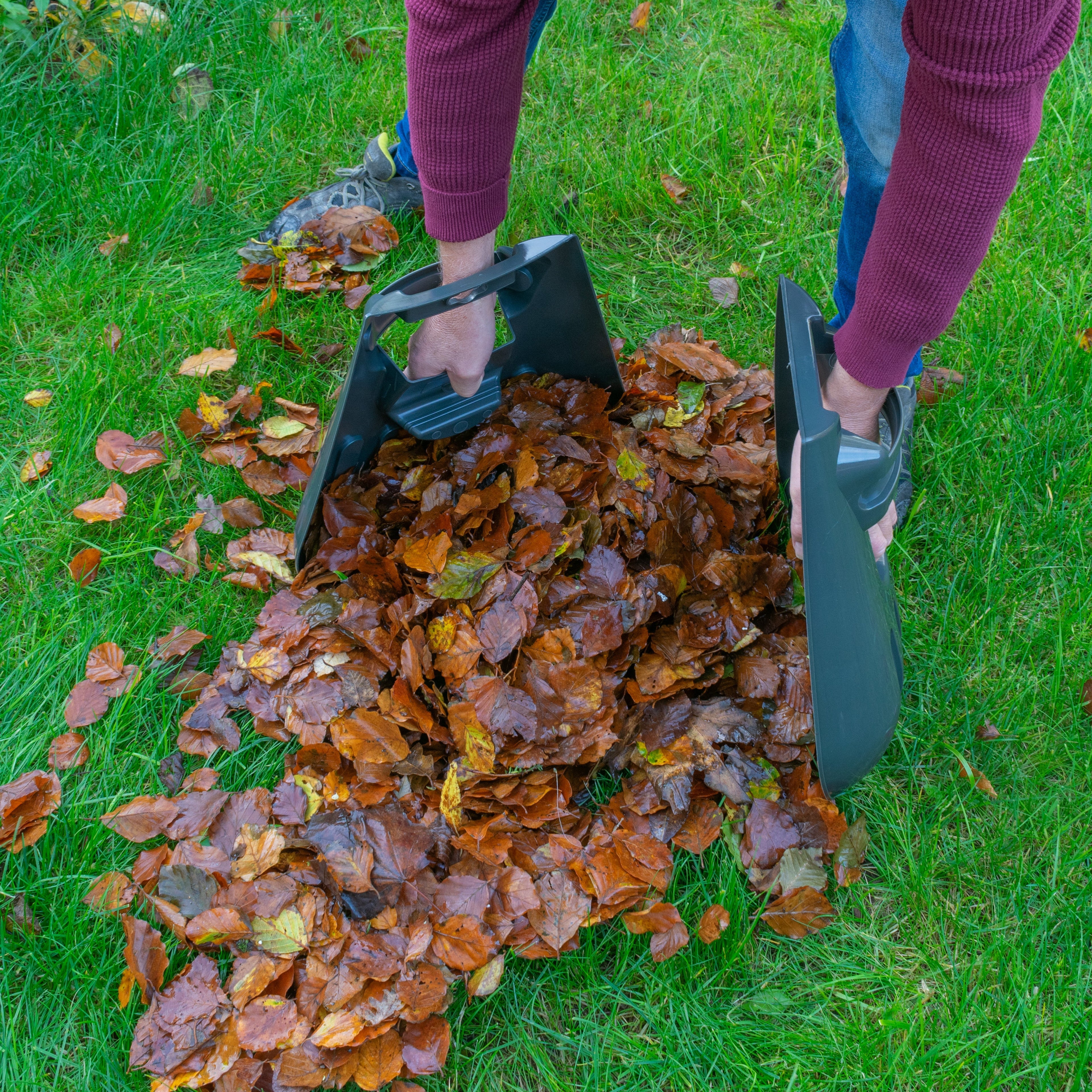Leaf Grab Large Garden Cleaning Scoops, Dark Gray