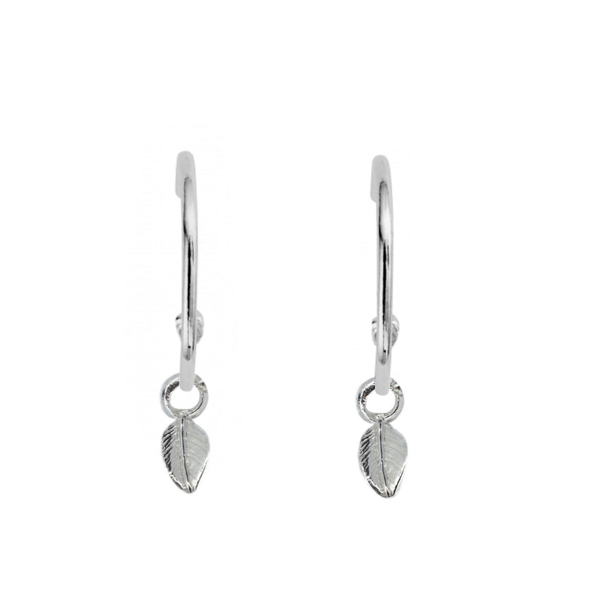 Aretes de aro con dije de hoja