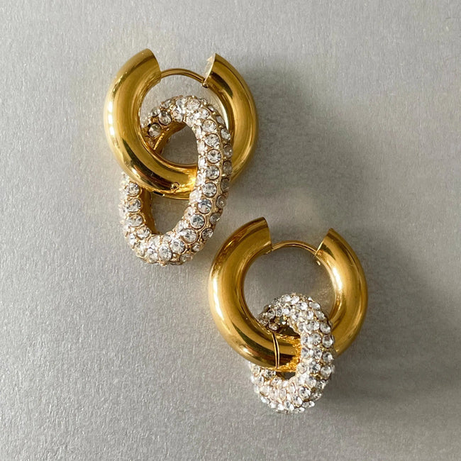 Pendientes Asimétricos Halo Luxe con Incrustaciones de Gemas