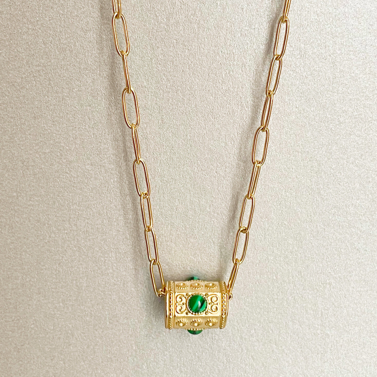 Collar Amuleto Secreto de Asha