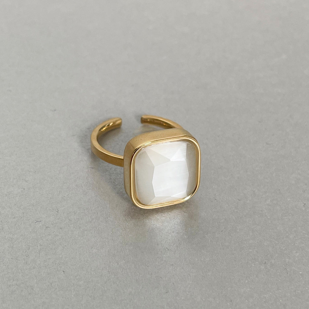 Anillo blanco Hestia Luxe chapado en oro de 18k