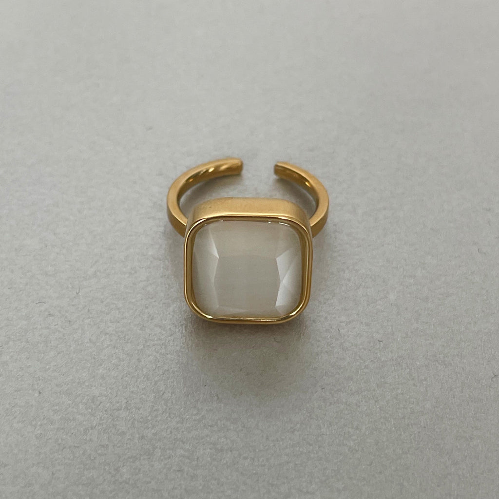 Anillo blanco Hestia Luxe chapado en oro de 18k