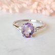 Anillo de amatista lavanda en plata de ley