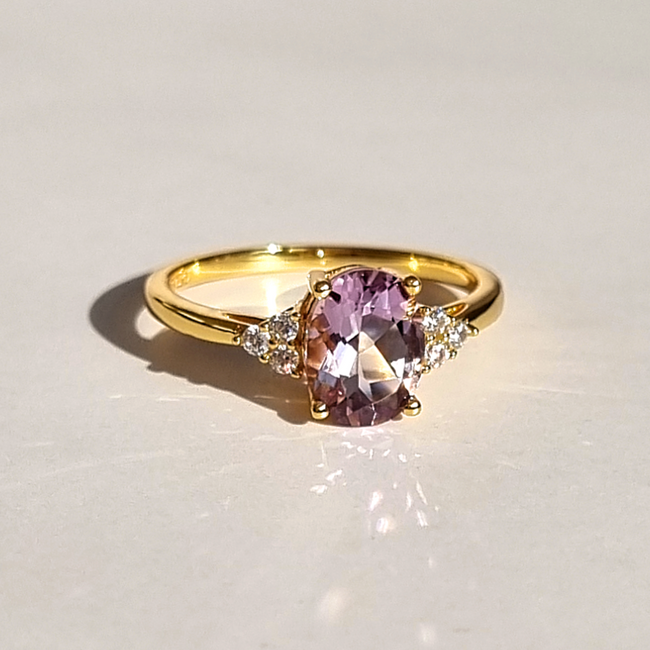 Anillo de amatista lavanda en vermeil de oro de 18k