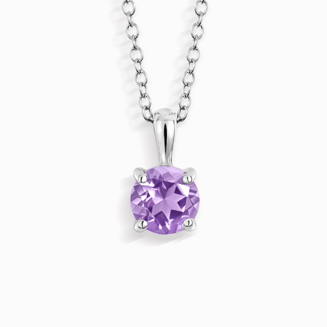 Collar con colgante solitario de amatista lavanda en plata de ley