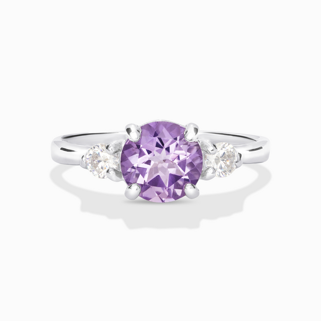 Anillo de tres piedras de amatista lavanda en plata de ley