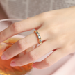 Anillo de eternidad de topacio azul de Londres talla esmeralda en vermeil de oro de 18k