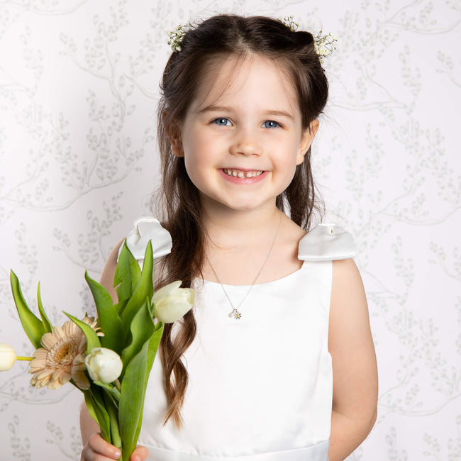Laura Ashley Silberne Kinder-Halskette mit Everingham-Wiesengänseblümchen-Anhänger