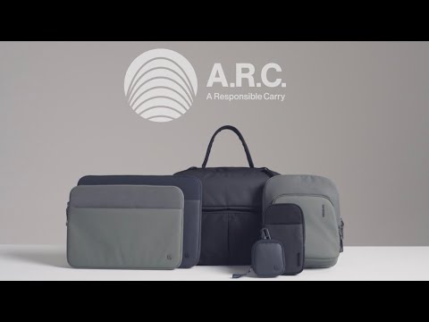 Bolso cruzado pequeño A.R.C. de InCase con poliéster 100 % reciclado ReSpun