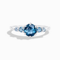 Anillo de cinco piedras de topacio azul degradado en plata de ley