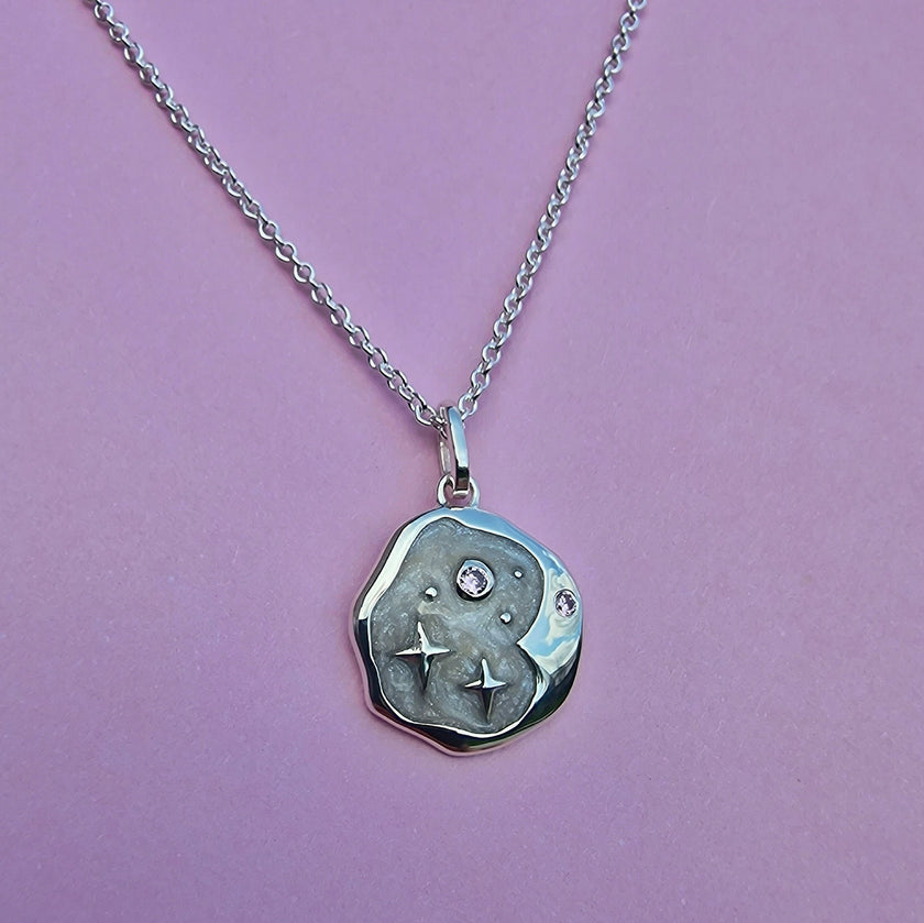 Halskette aus rosa Opal und Perlen-Emaille „Sternennacht“ in Silber