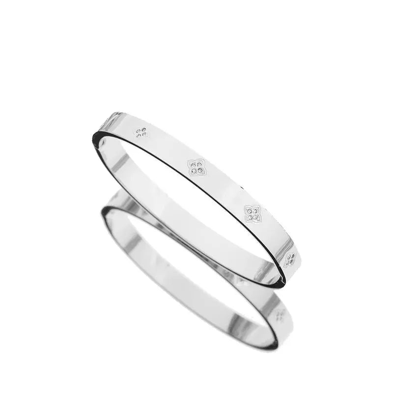 Avana Luxe Edelstahl Kleeblatt-Armreif