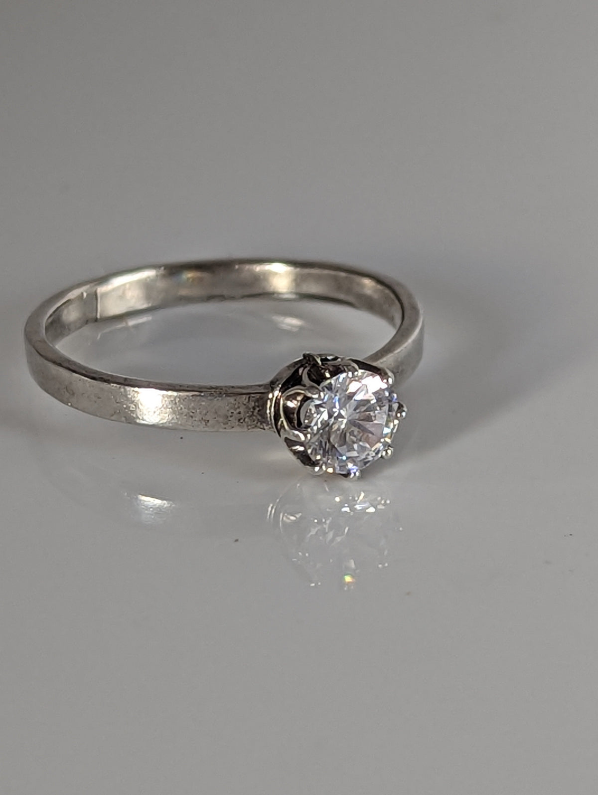 Silver Steed Delicate , unique silver zirconia ring
