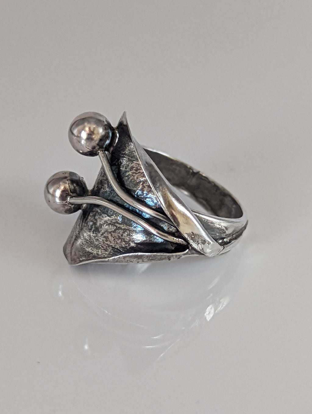 Silver Steed Big Leaf with Ornament Silver Ring