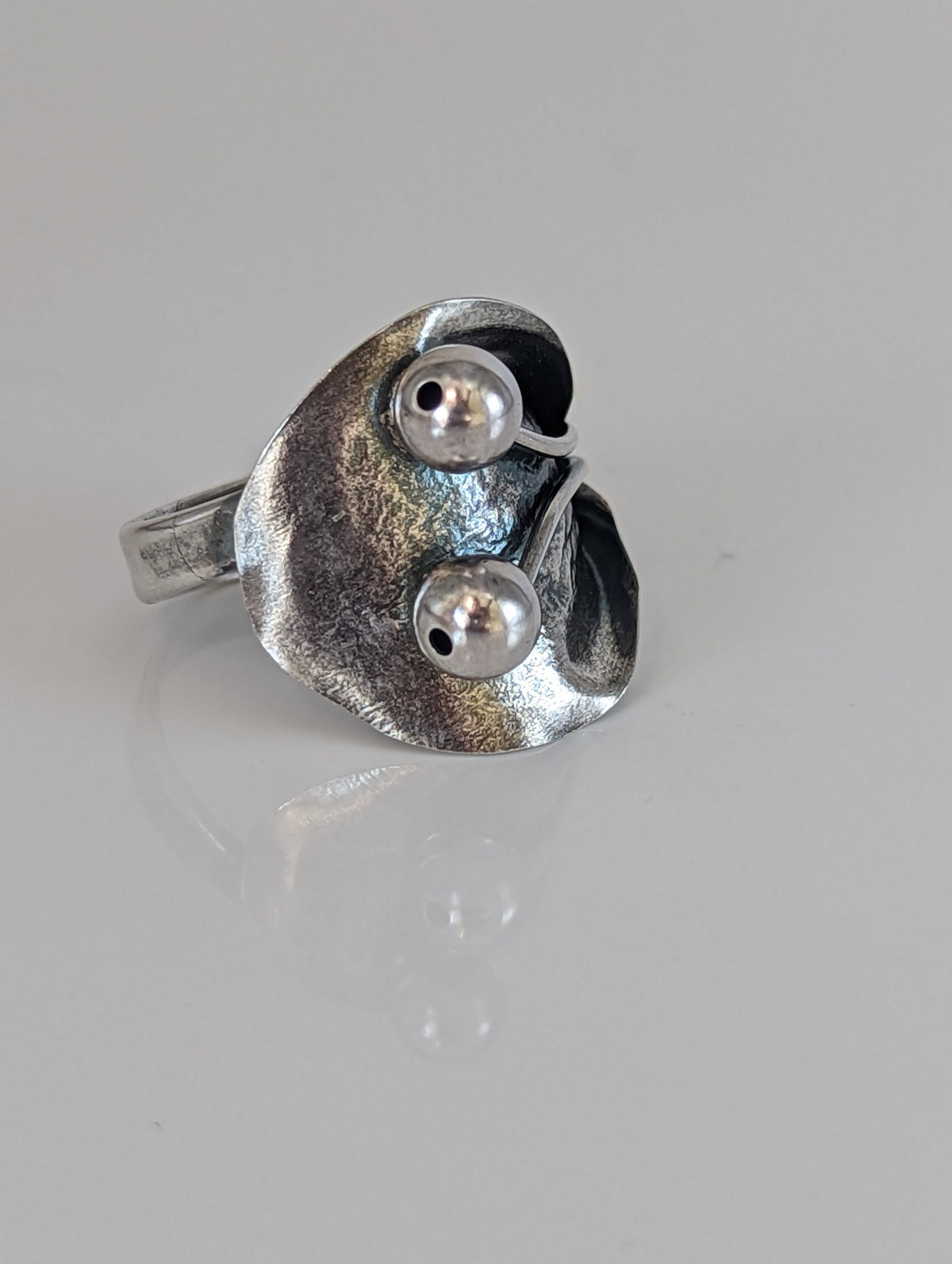 Silver Steed Big Leaf with Ornament Silver Ring