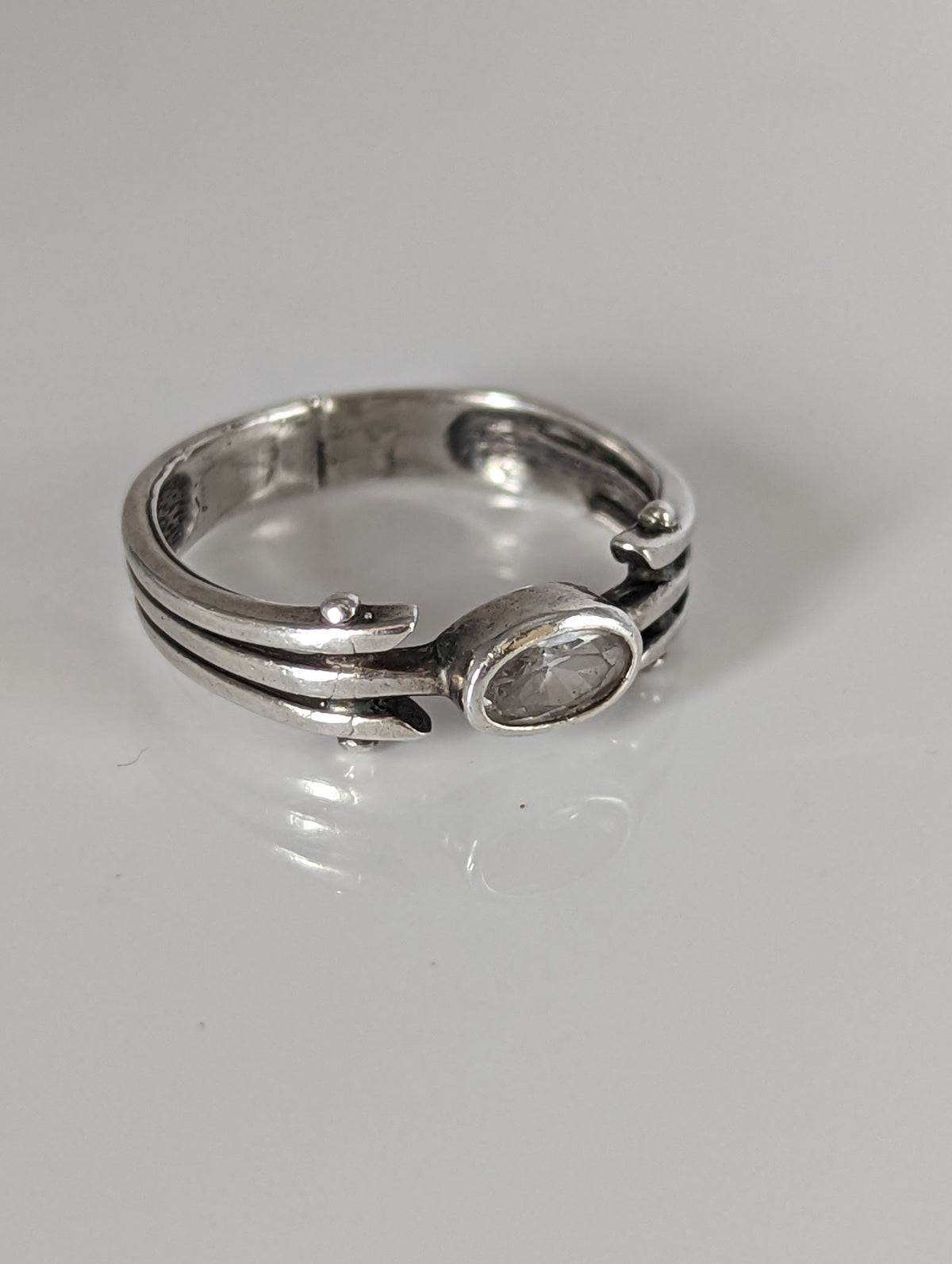 Silver Steed Silver Zirconia Antique Ring