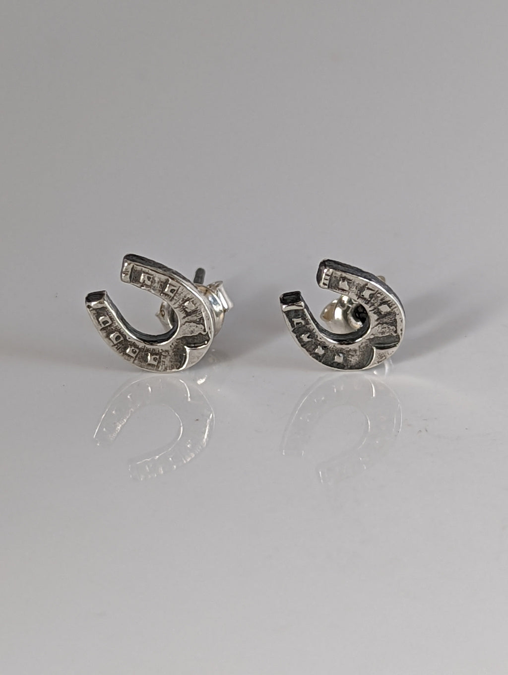 Silver Steed Horseshoe 3 Studs