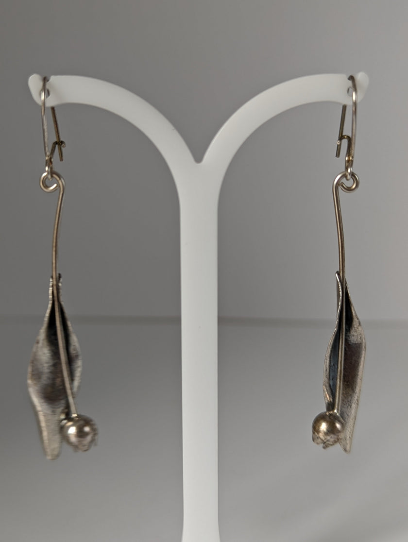 Silver Steed Tulip Dangling Earrings