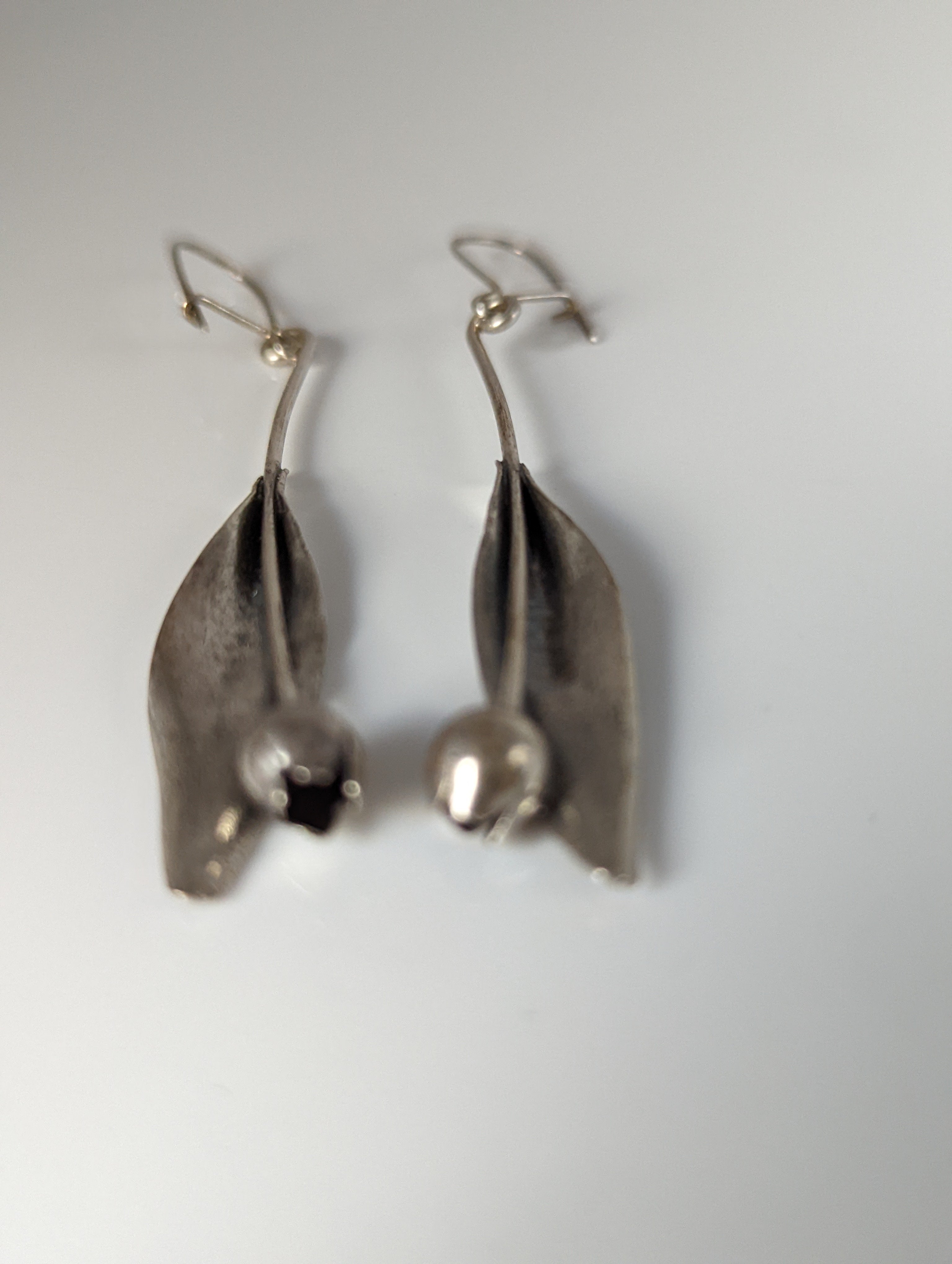 Silver Steed Tulip Dangling Earrings