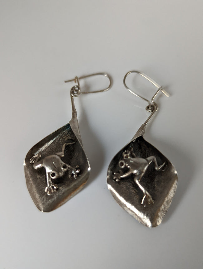 Silver Steed Frog on a Leaf Dangling Earrings