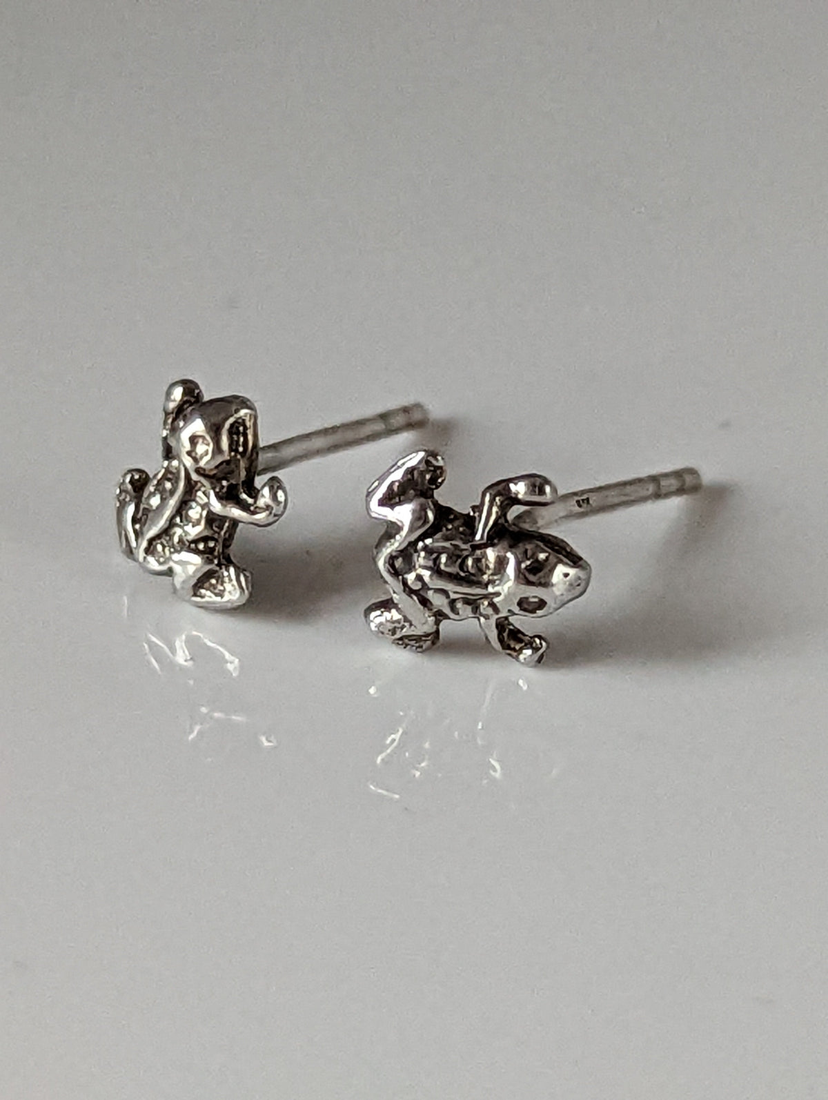 Silver Steed Spotted Frog Stud Earrings