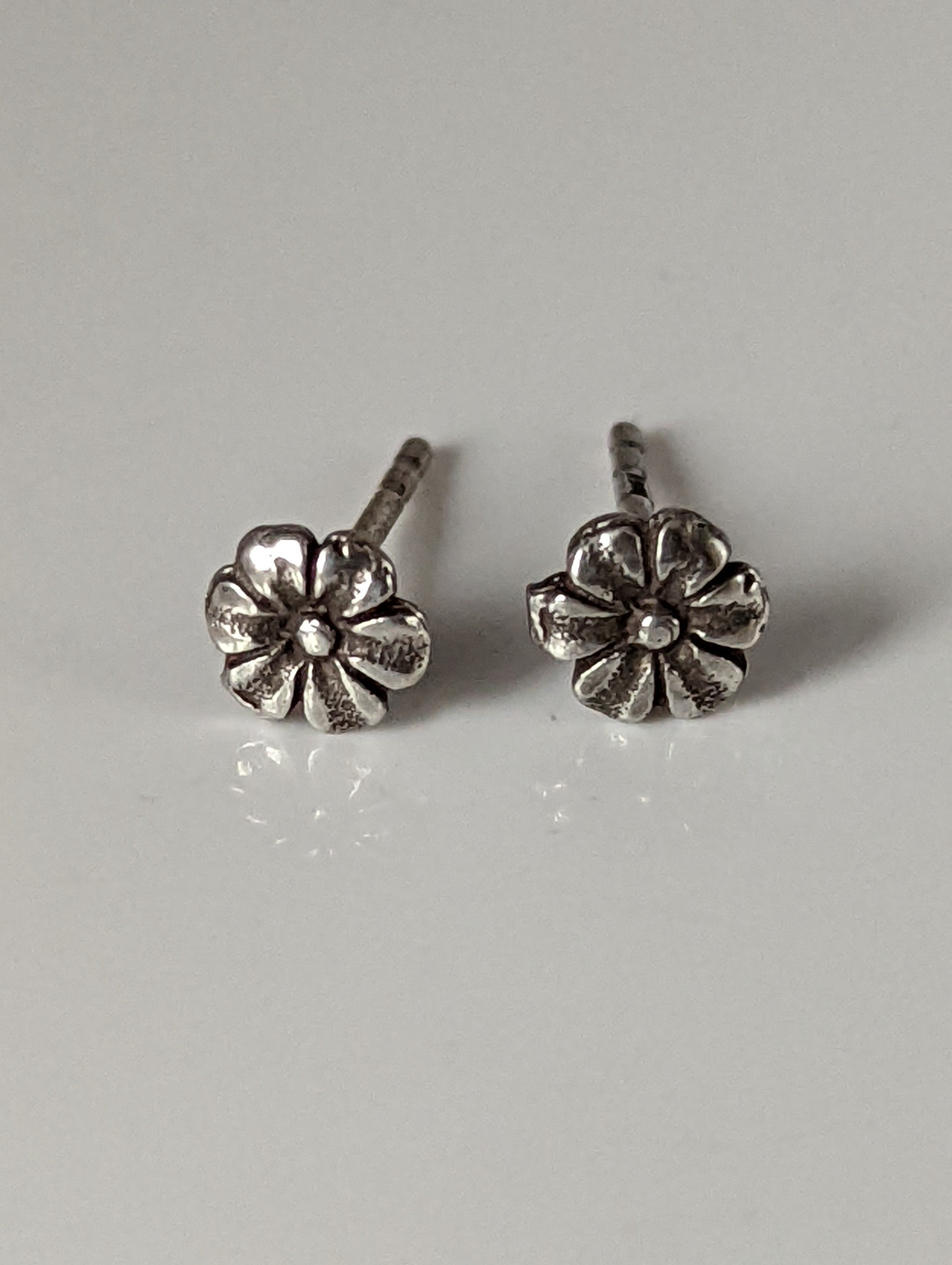 Silver Steed Flower Stud Earrings