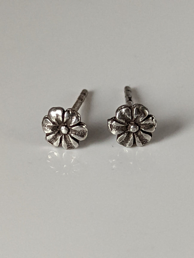 Silver Steed Flower Stud Earrings