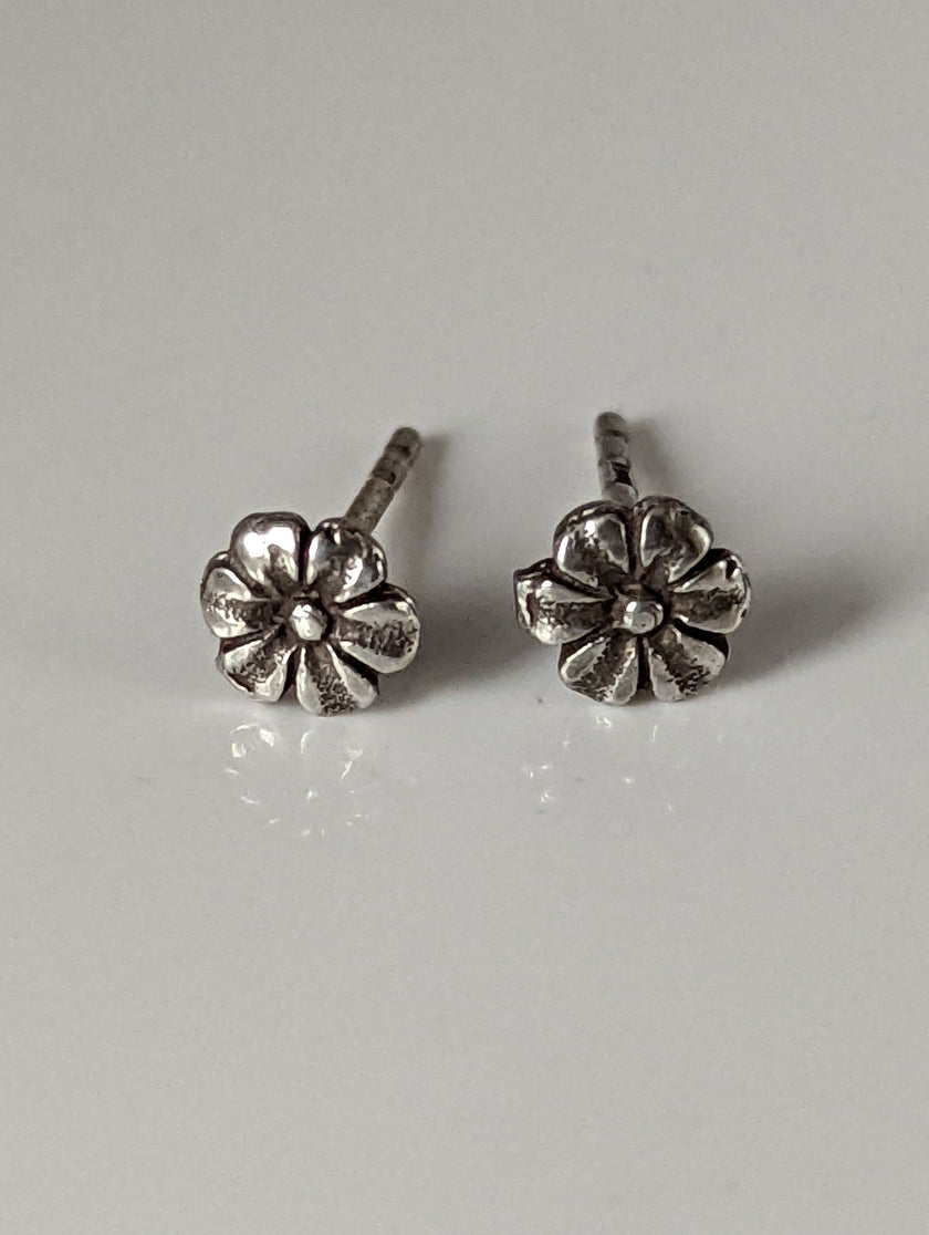 Silver Steed Flower Stud Earrings