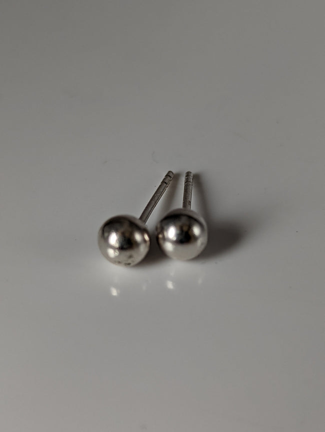 Silver Steed Medium Ball Stud Earrings