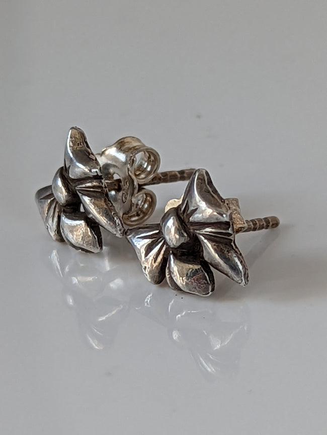 Silver Steed Detailed Bow Stud Earrings