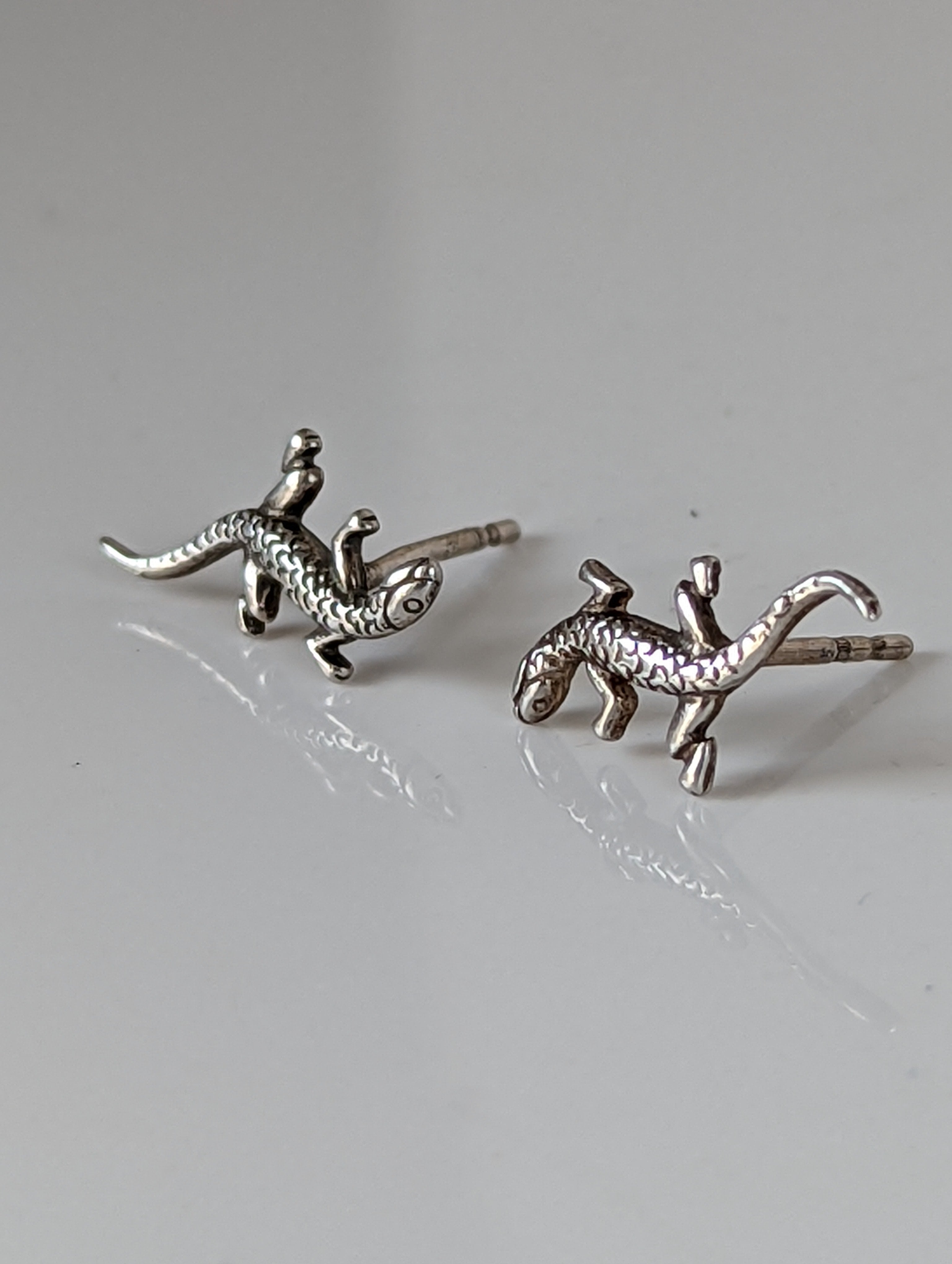 Silver Steed Detailed Lizard Stud Earrings