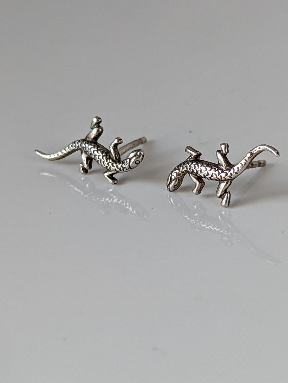Silver Steed Detailed Lizard Stud Earrings