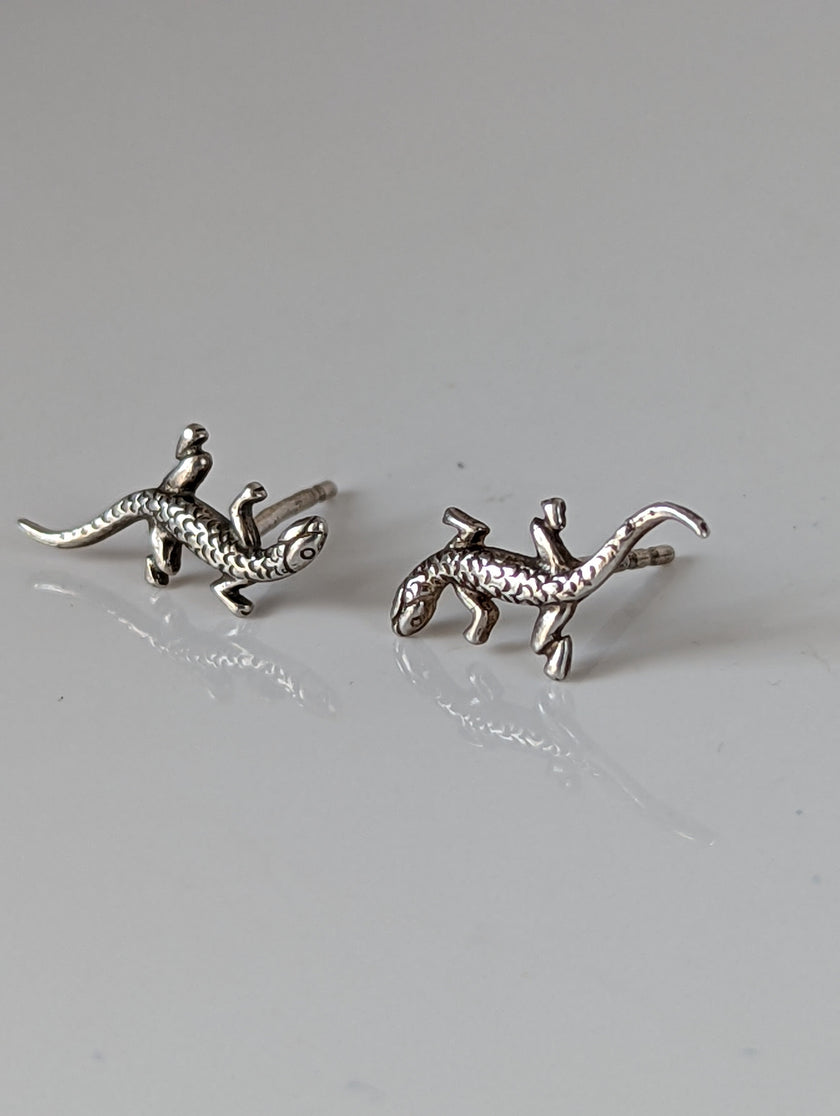 Silver Steed Detailed Lizard Stud Earrings