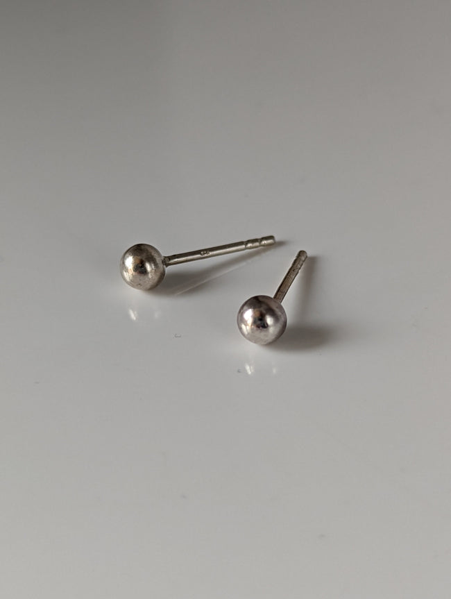 Silver Steed Small Ball Stud Earrings
