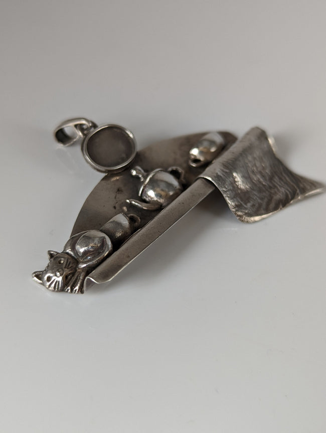 Silver Steed A Cat's Shelf Silver Pendant