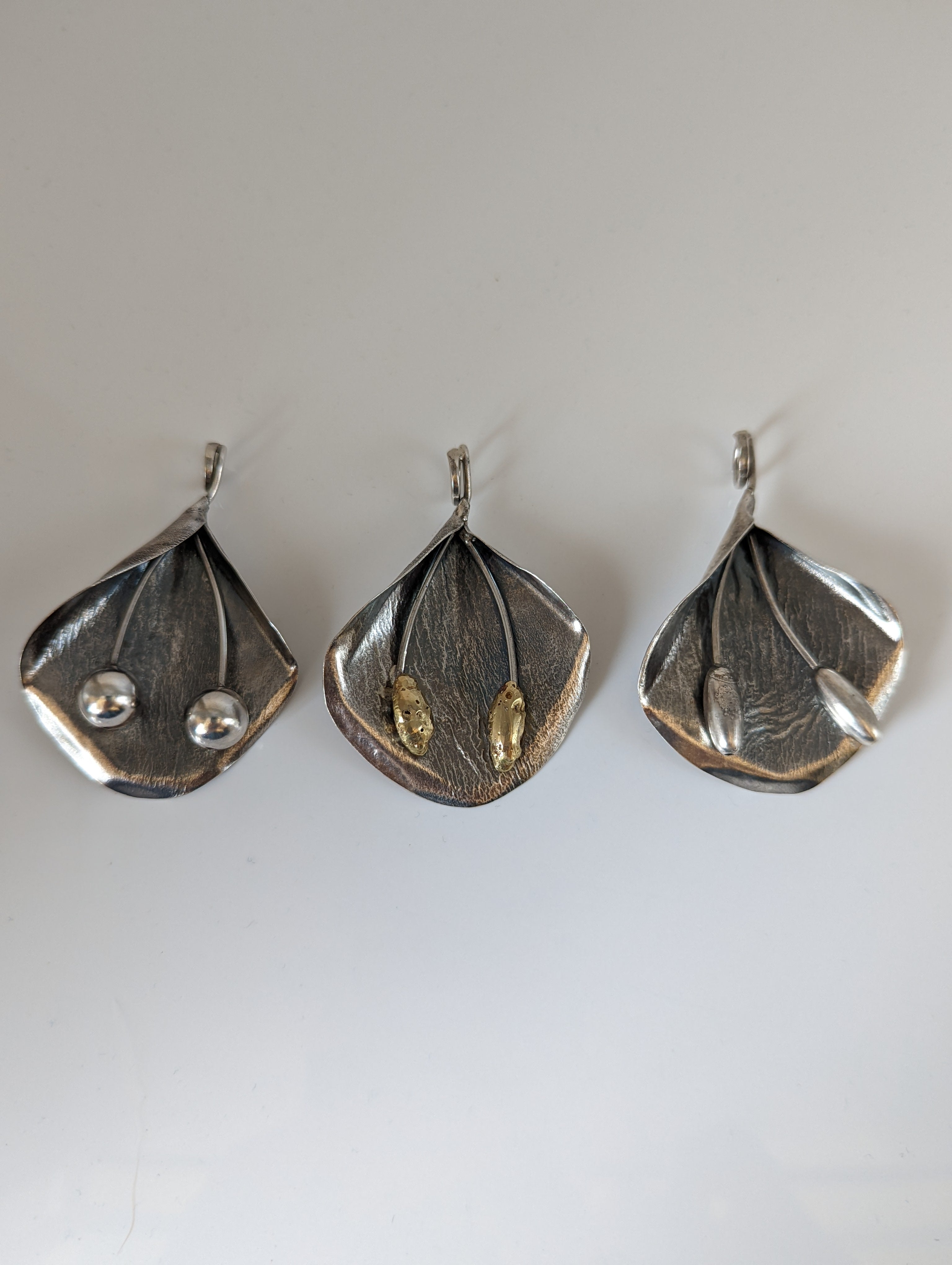 Silver Steed Extravagant Leaf & Stems Silver Pendant