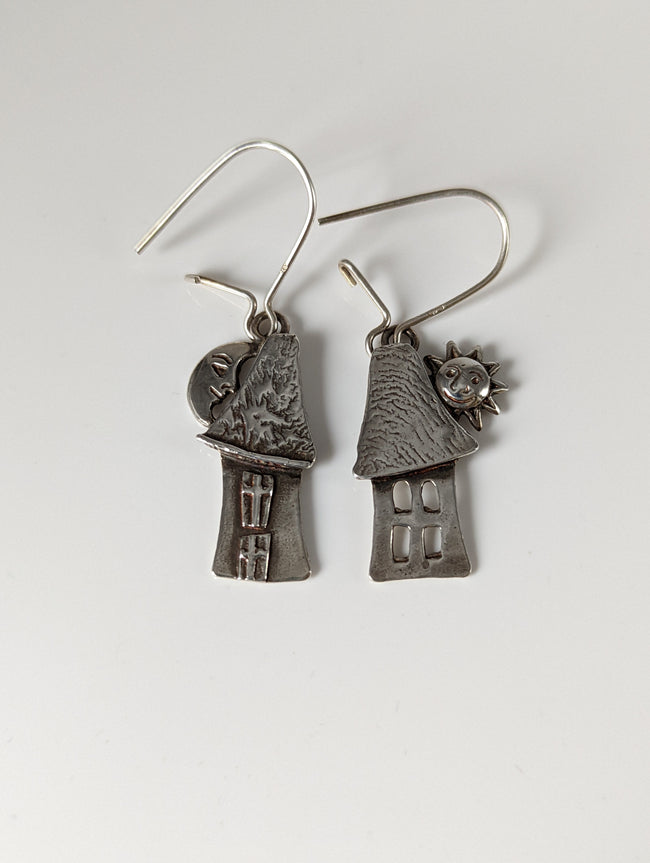 Pendientes de plata con diseño de caballo de día y de noche