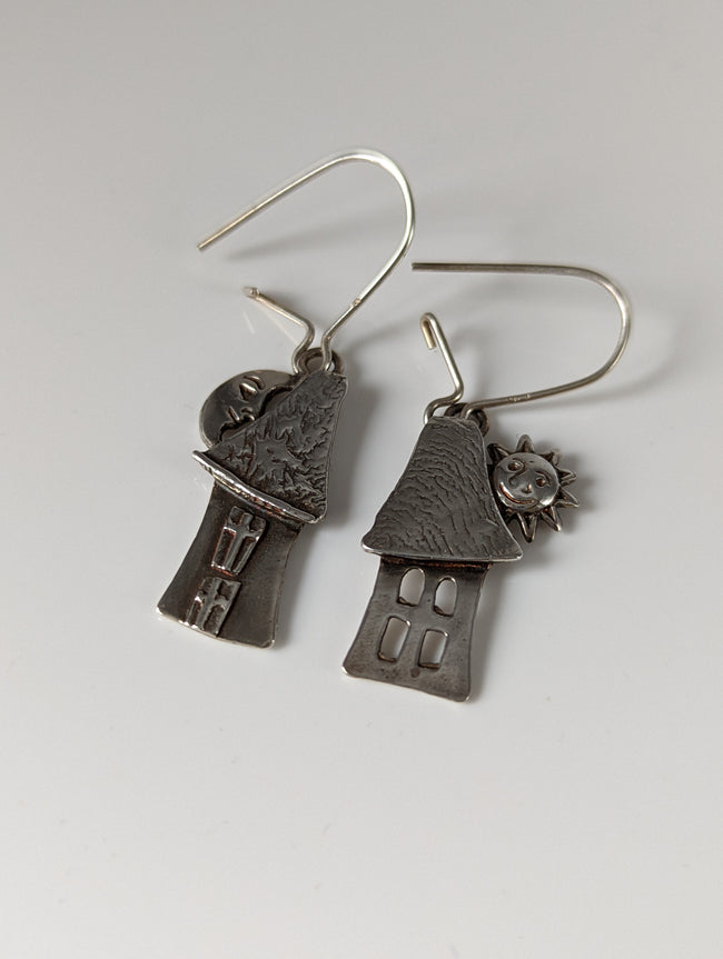 Pendientes de plata con diseño de caballo de día y de noche