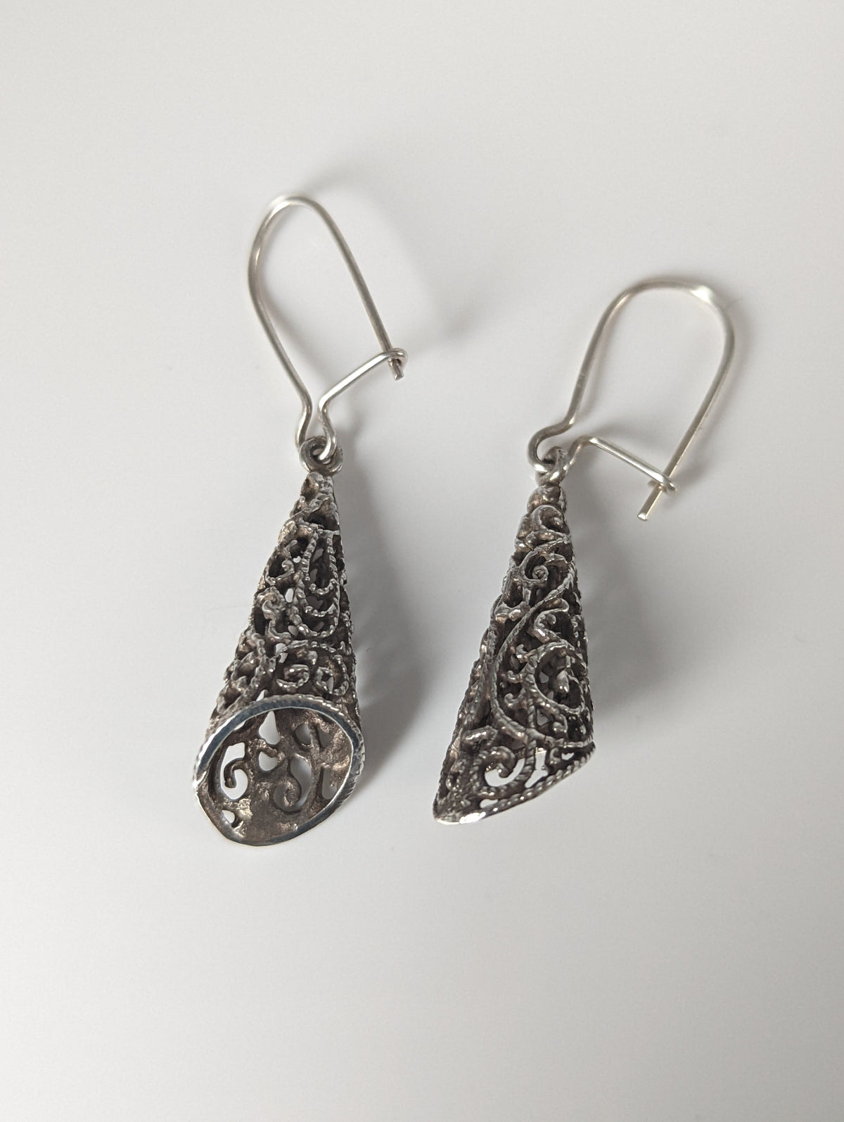 Silbernes Steed Filigree Kegel Hängeohrringe