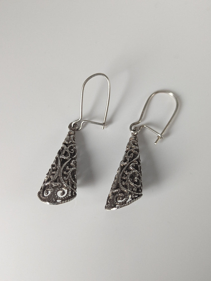 Silbernes Steed Filigree Kegel Hängeohrringe