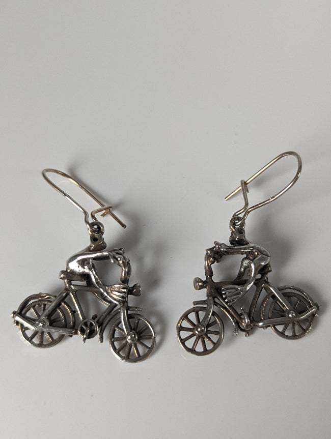 Pendientes largos ranas en bici caballo plateado
