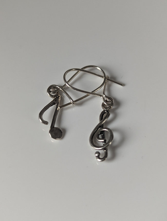 Pendientes colgantes con diseño de caballo plateado y nota musical