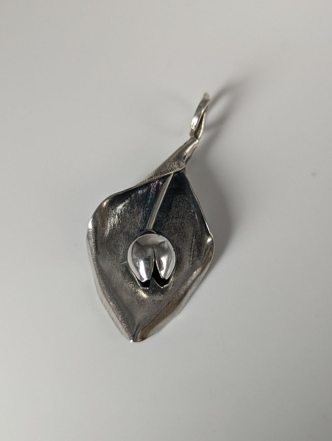 Silver Steed Tulip Pendant