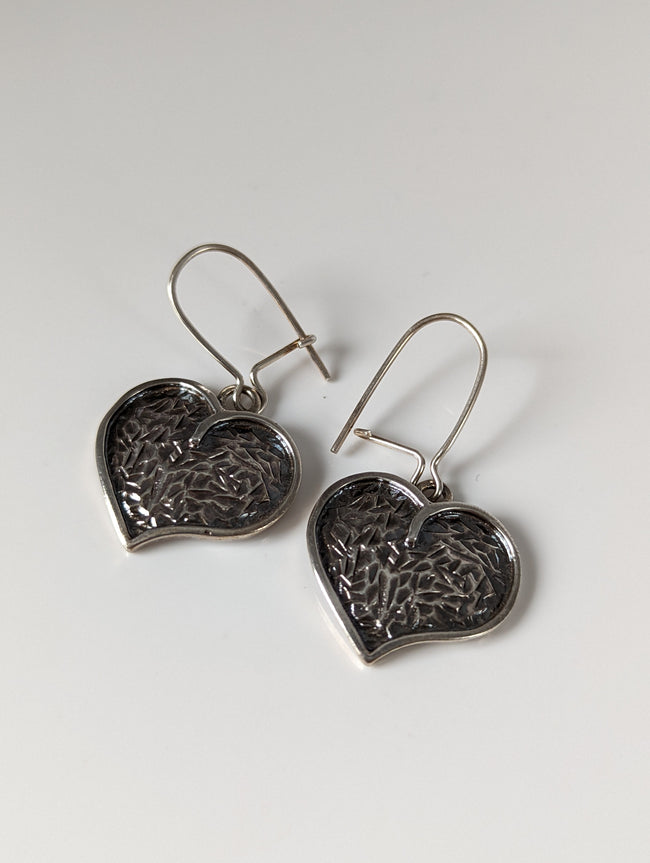 Pendientes Detallados con Corazón y Caballo Plateado